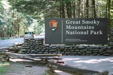 great smoky mountains national park sign