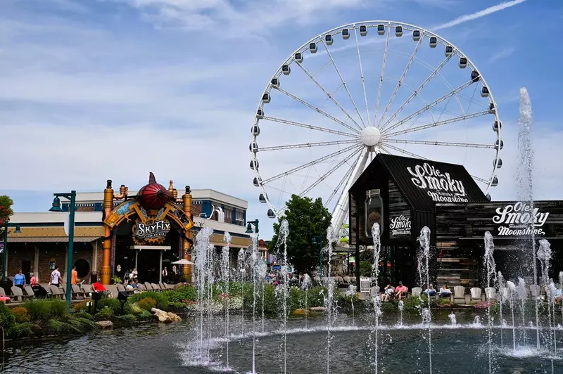 The Island fountain with The Wheel and SkyFly in the background