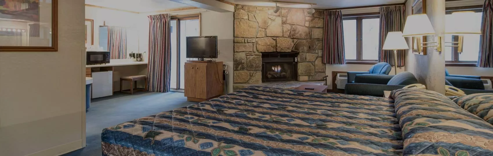 Creekside Jacuzzi Room in Sidney James Mountain Lodge