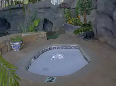 Kid-sized indoor pool at Sidney James Mountain Lodge
