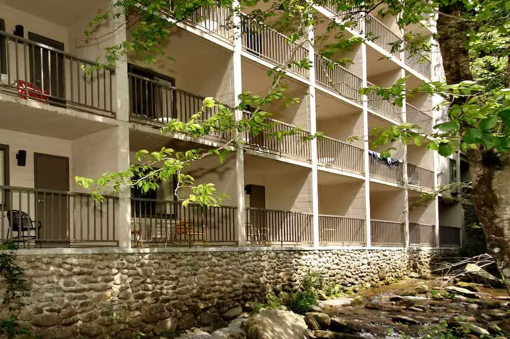 creekside-balconies