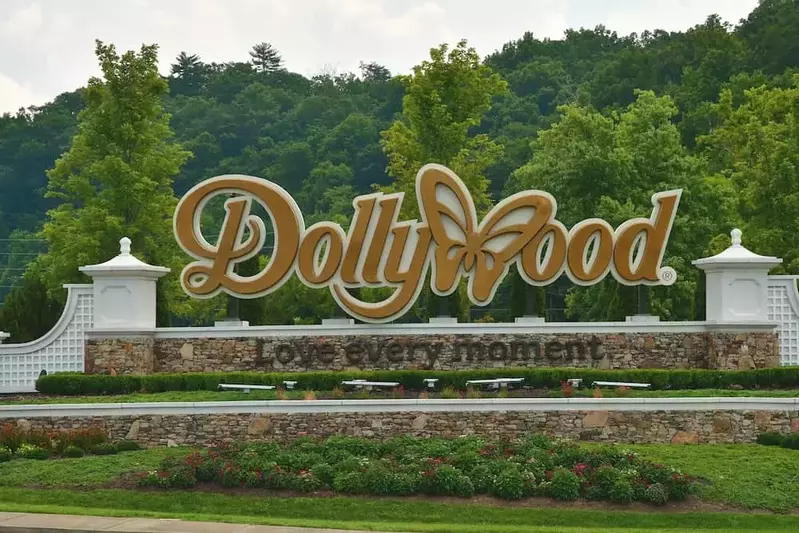 Dollywood sign