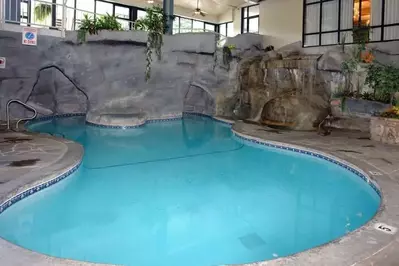 sidney james indoor pool in gatlinburg