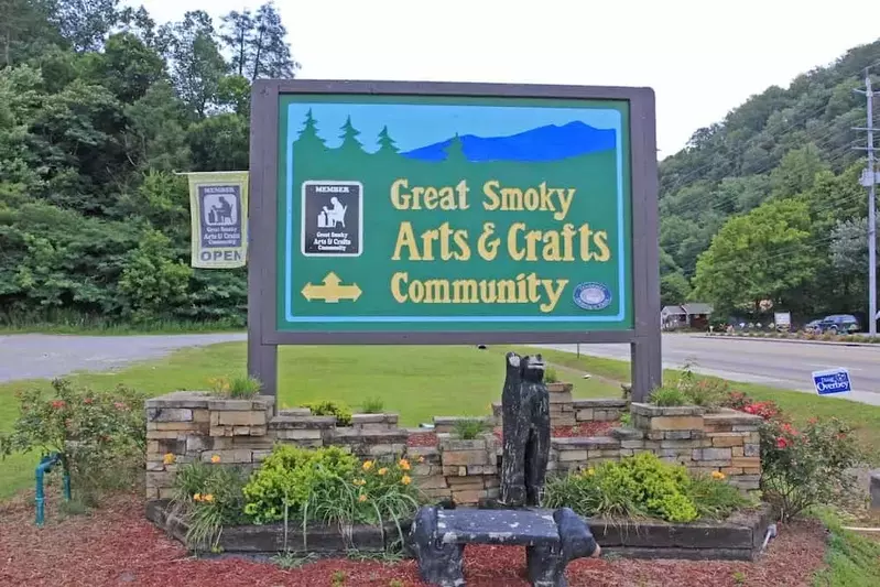 The sign for the Great Smoky Arts & Crafts Community.