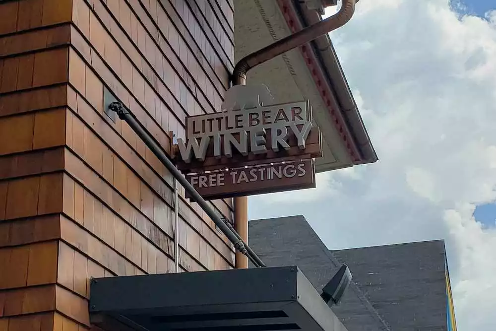 little bear winery in gatlinburg