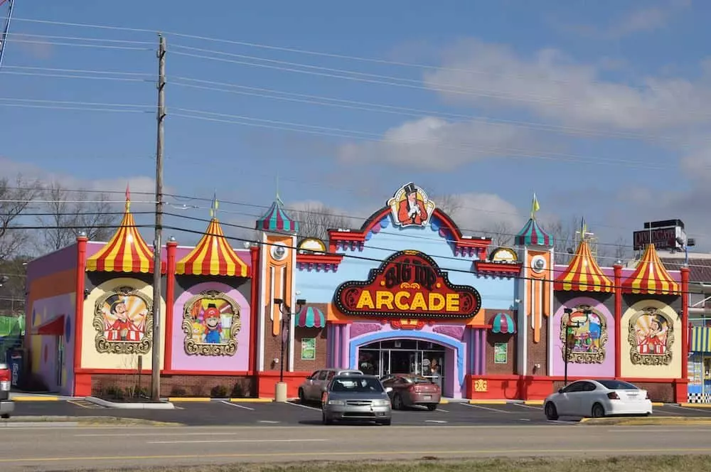 big top arcades in pigeon forge