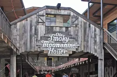 ole smoky moonshine holler