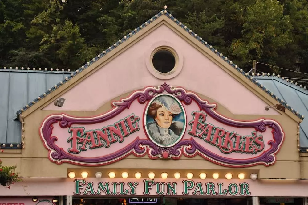 fannie farkle's sign in gatlinburg