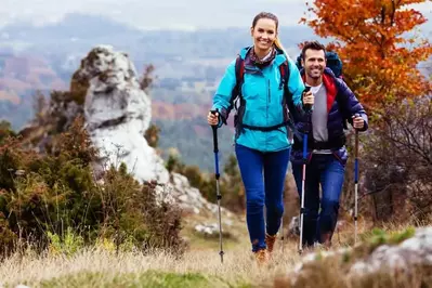 couple hiking in the smoky mountains