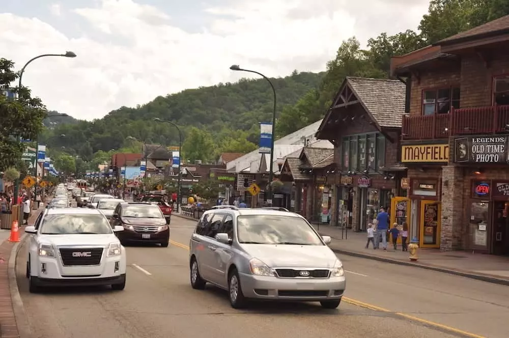Cars driving along The Strip in Gatlinburg.