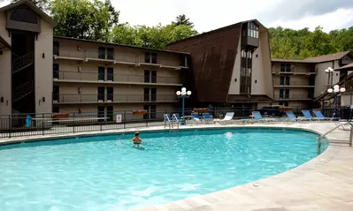 Outdoor pool at Sidney James Mountain Lodge in Gatlinburg Tn