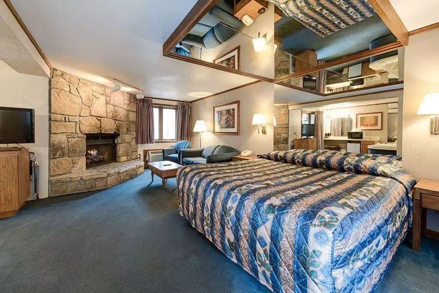 king size bed suite at gatlinburg hotel