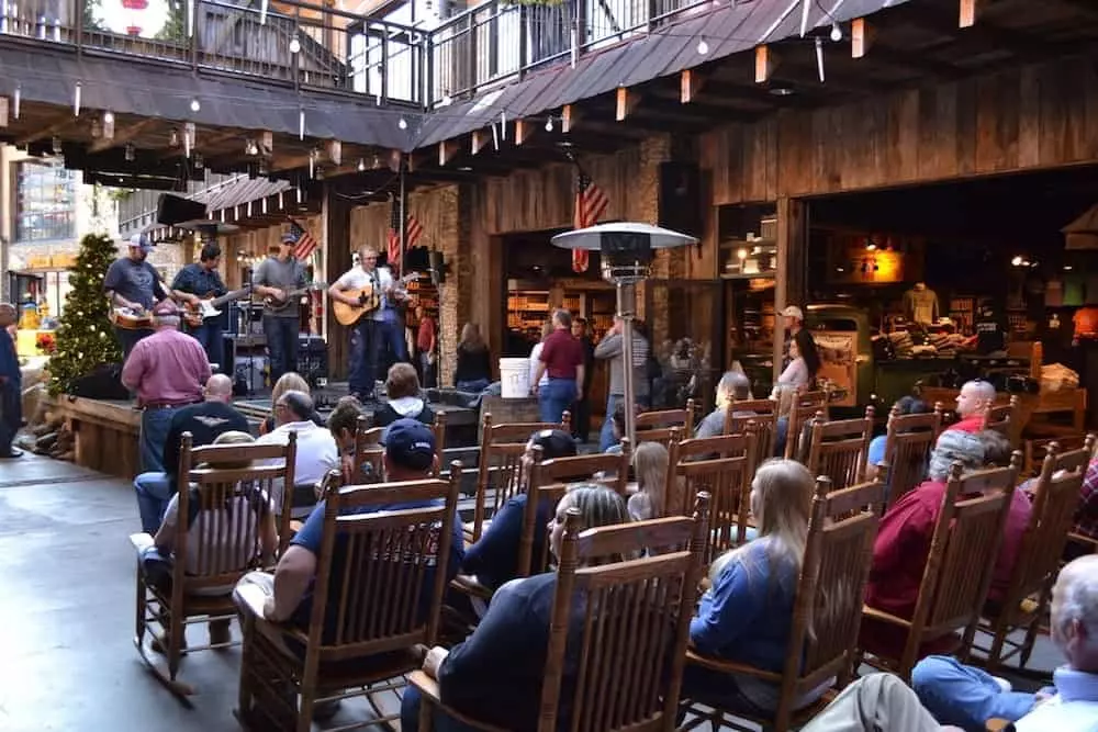 Live music in Gatlinburg at the Ole Smoky Moonshine Distillery.
