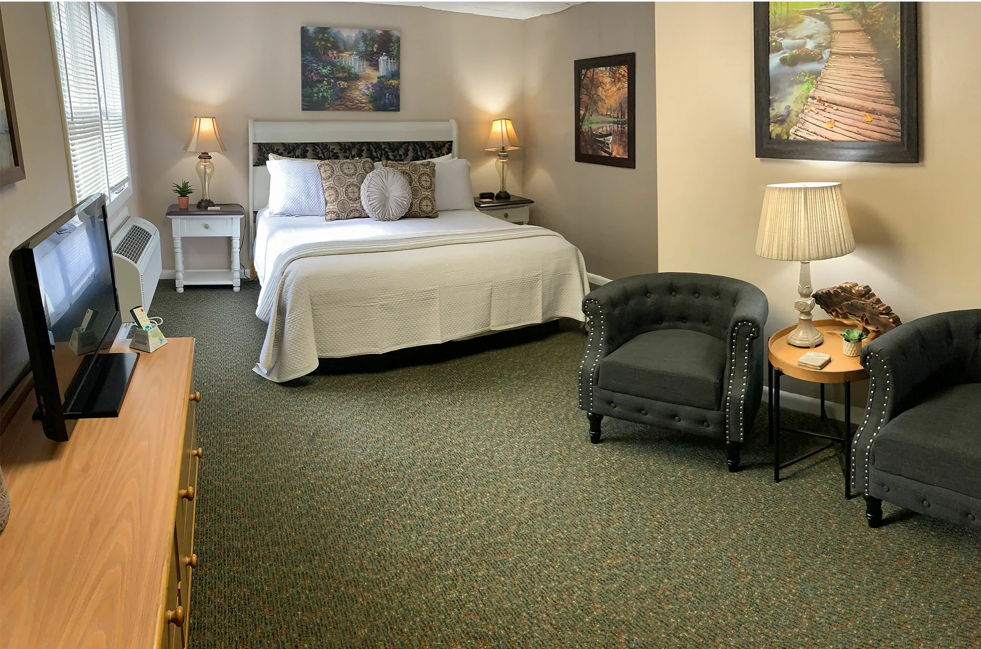 living area and bed in Gatlinburg cabin