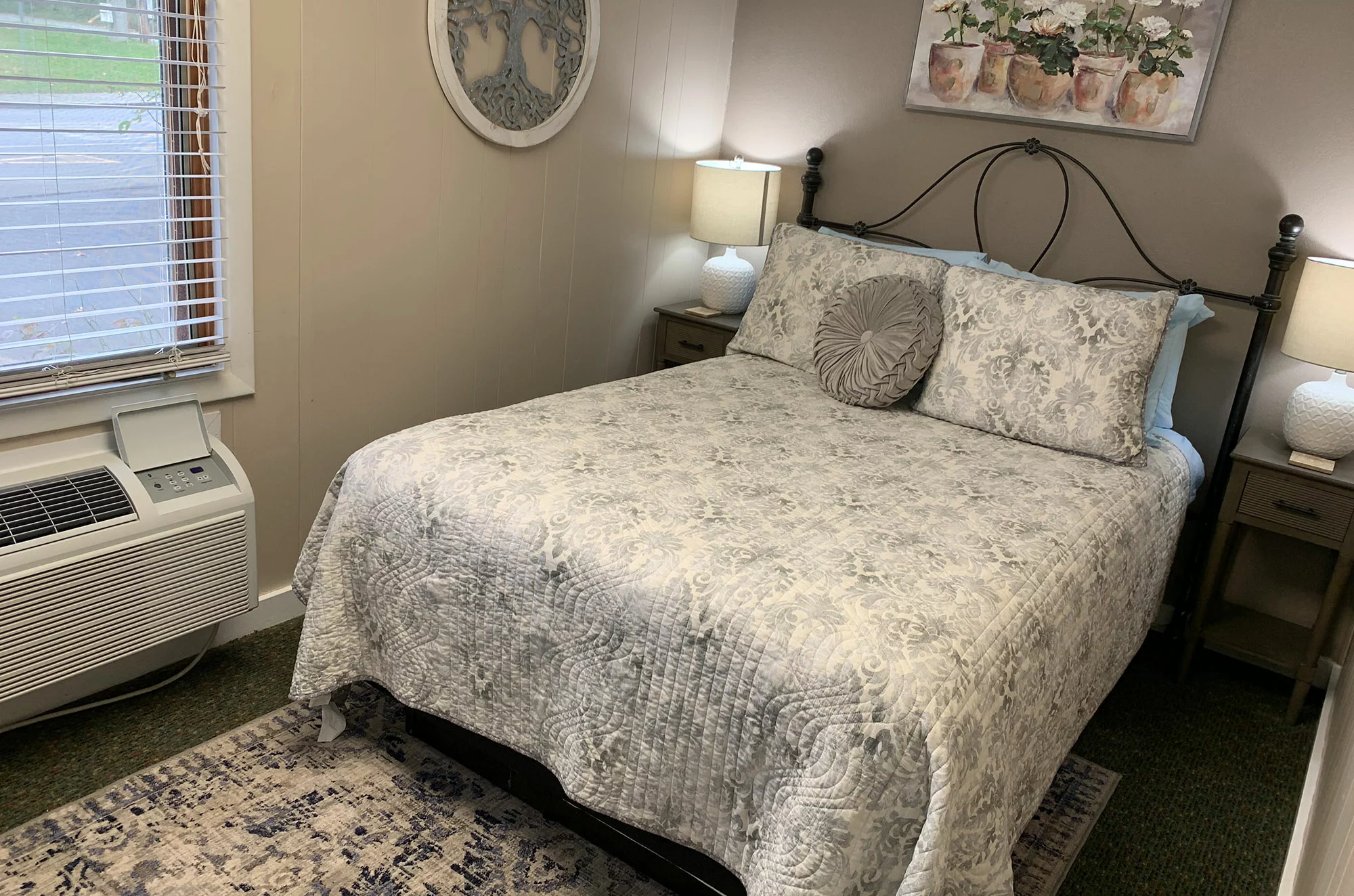 bedroom in Gatlinburg cabin