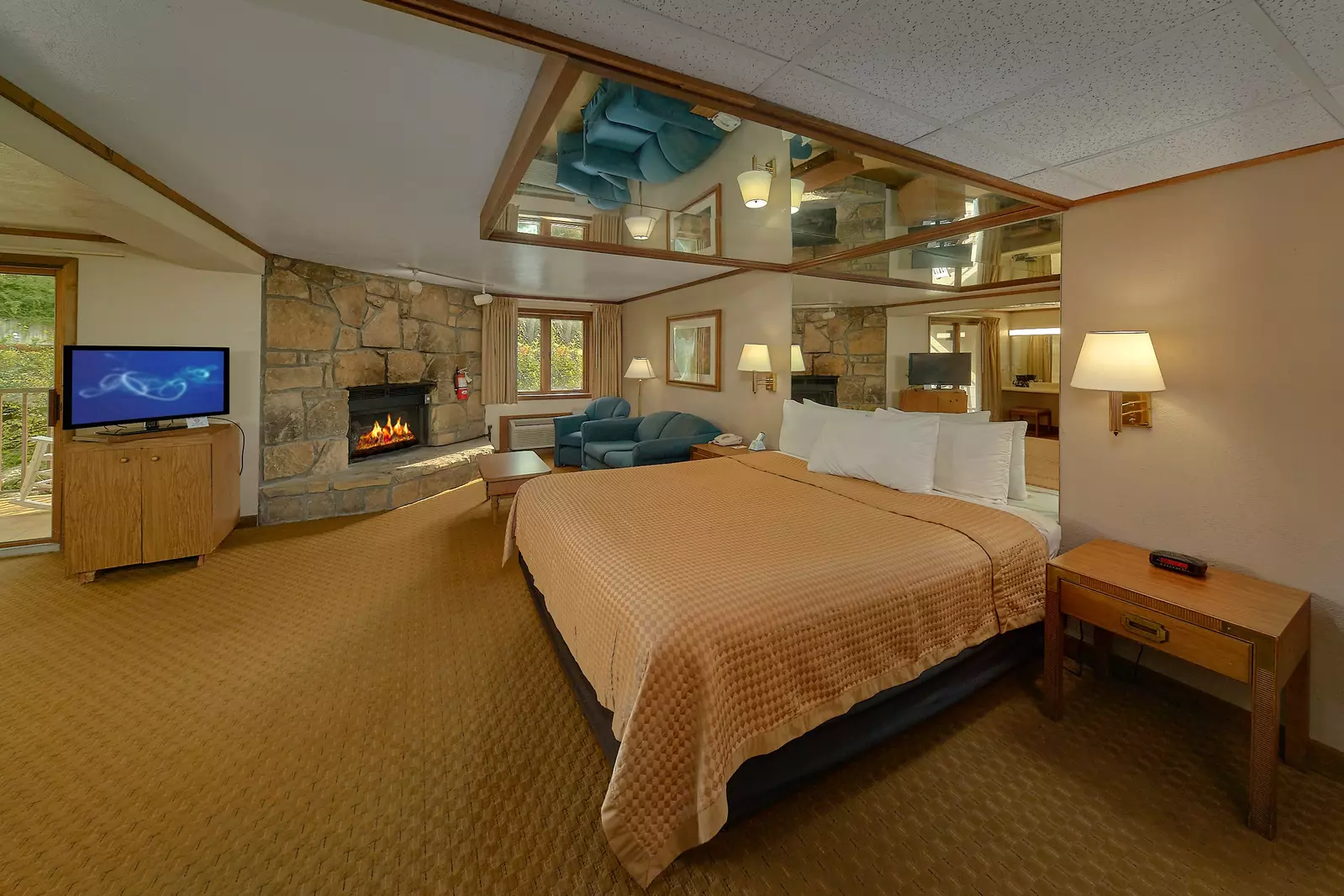 Gatlinburg hotel room at Sidney James Mountain Lodge