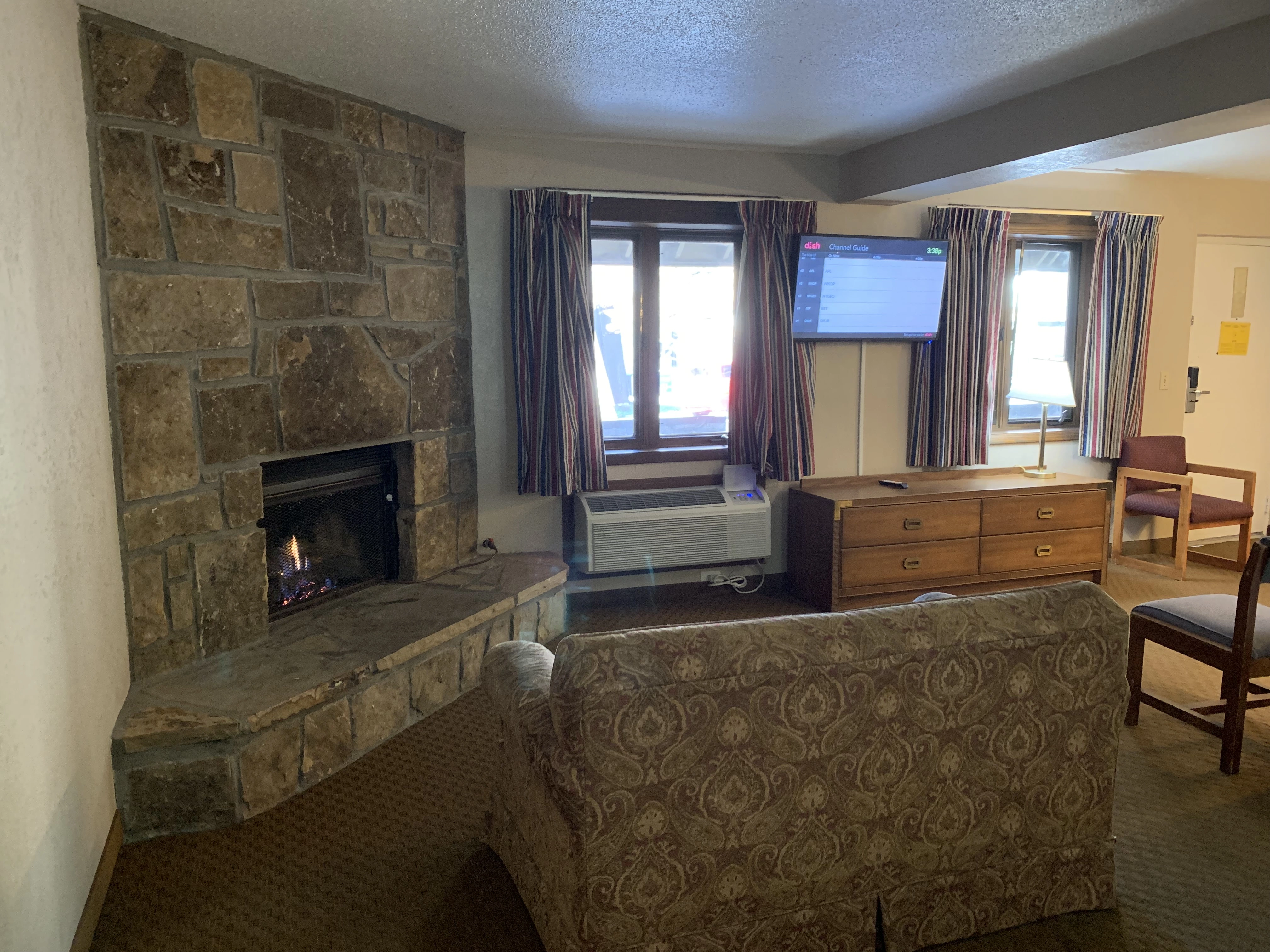 seasonal gas fireplace in Non-Creekside Jacuzzi Room