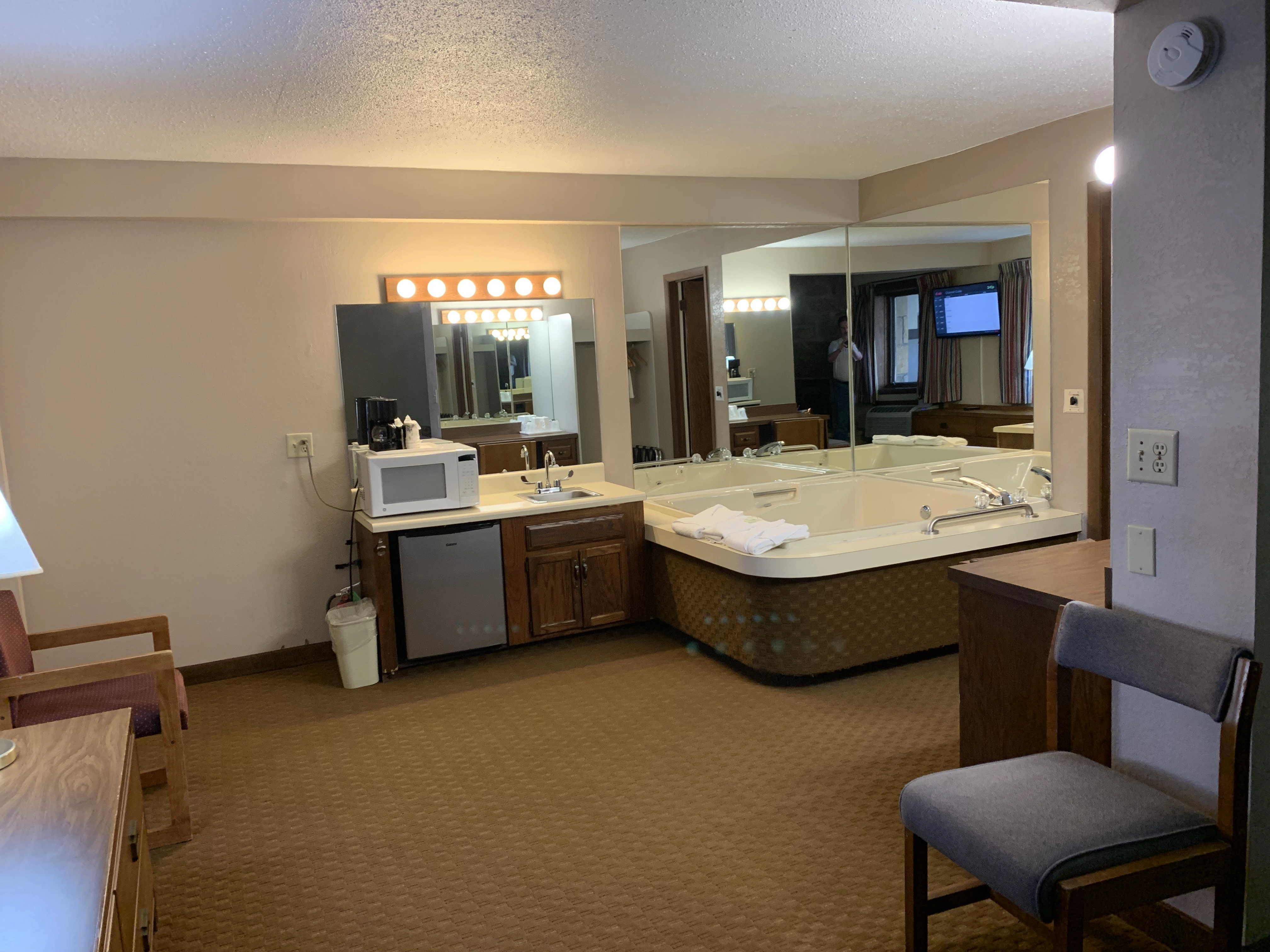 Jacuzzi tub in Non-Creekside Jacuzzi Room