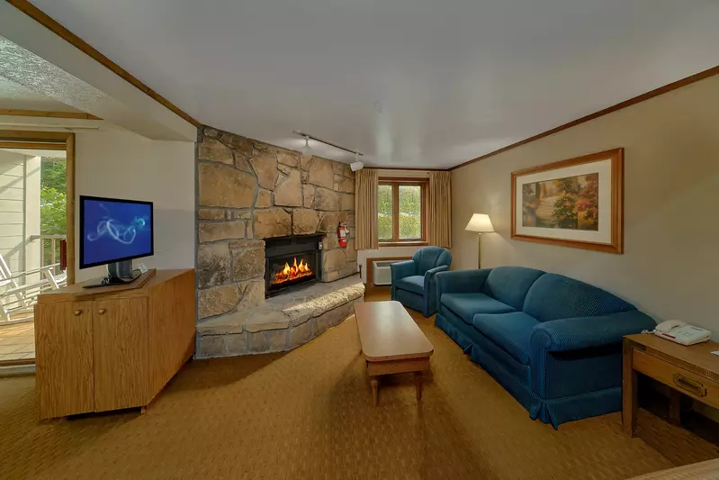 living area of Creekside Jacuzzi Room