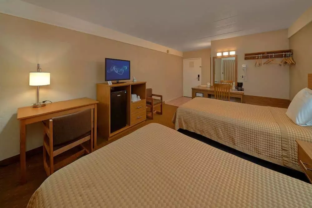 2 bed room at Sidney James Mountain Lodge in Gatlinburg TN