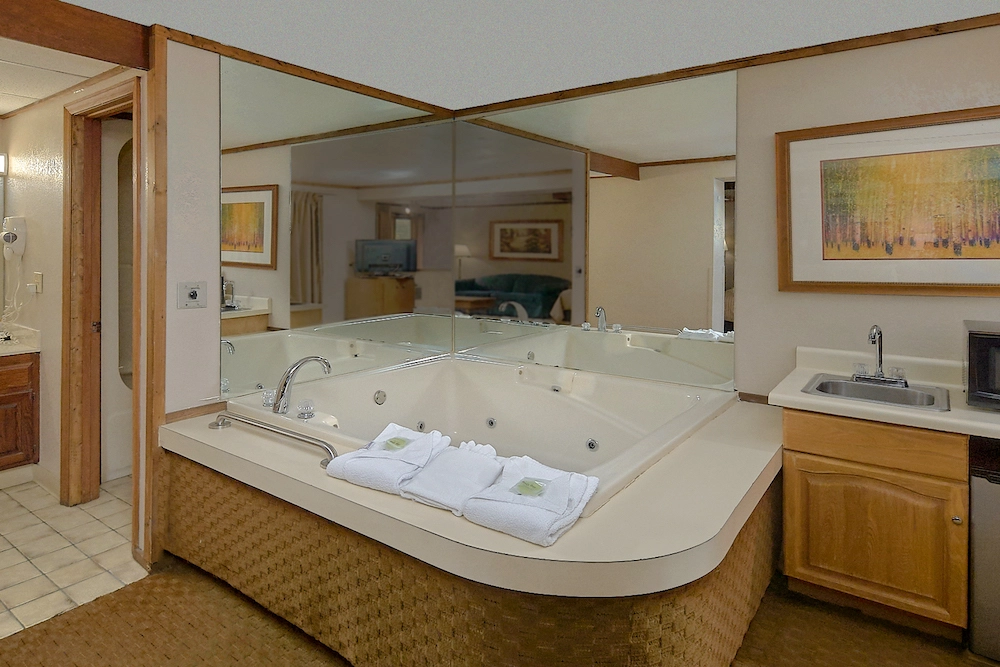 Jacuzzi Room in Sidney James