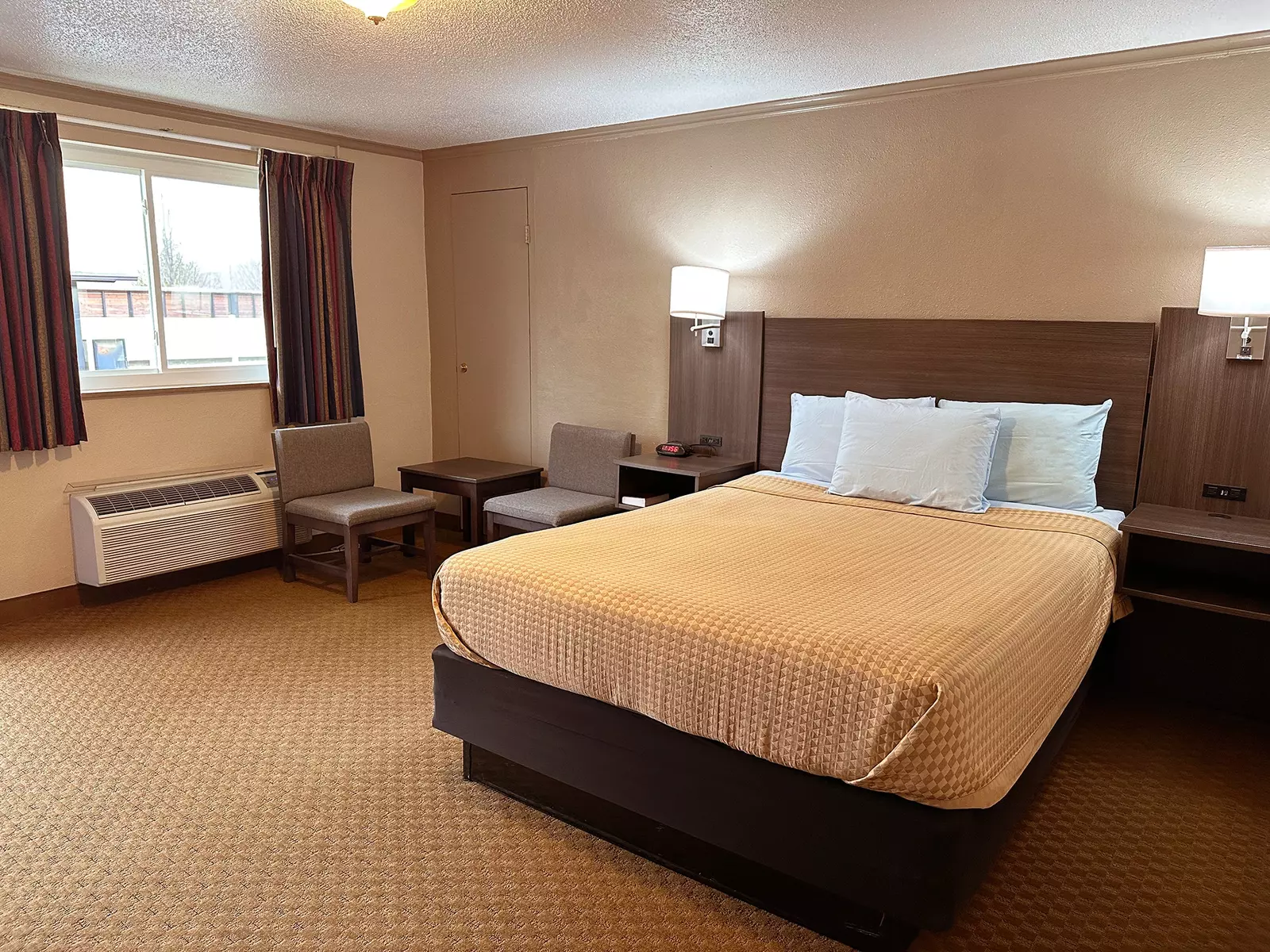 Single Queen Bed Rooms