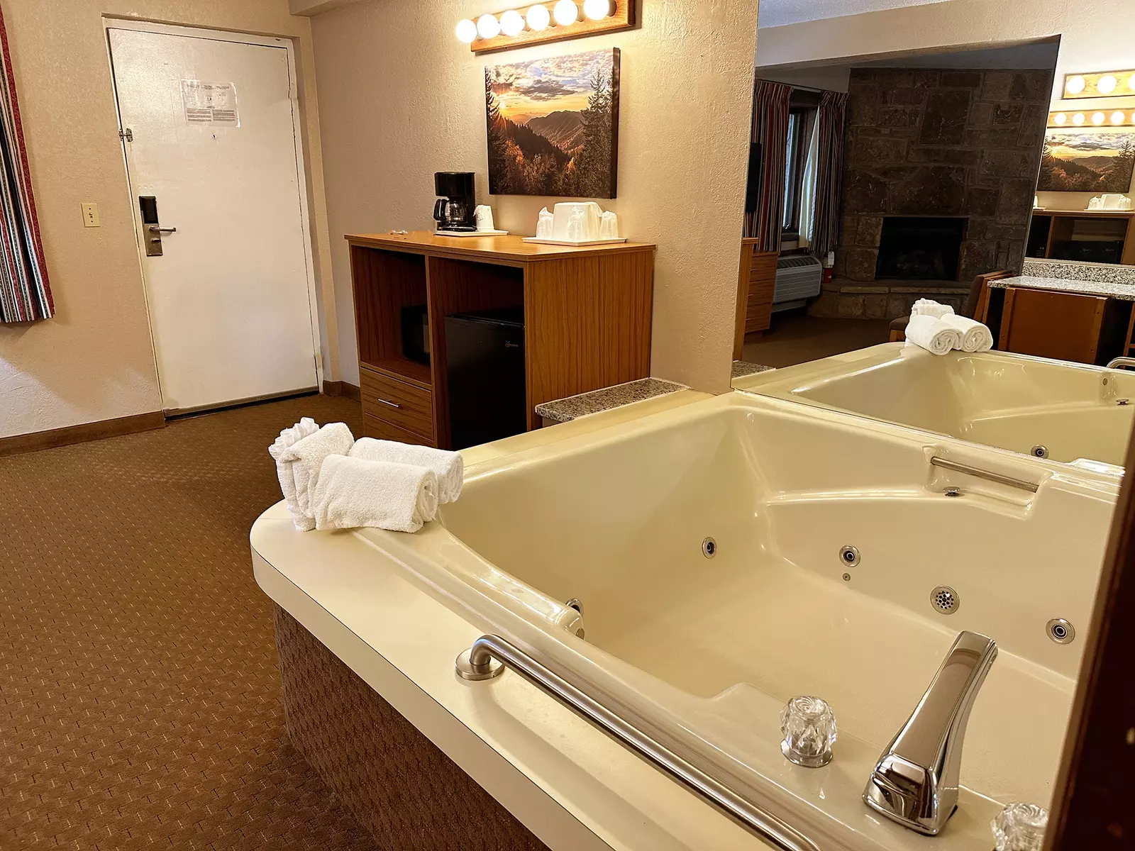 King Bed With Jacuzzi Rooms