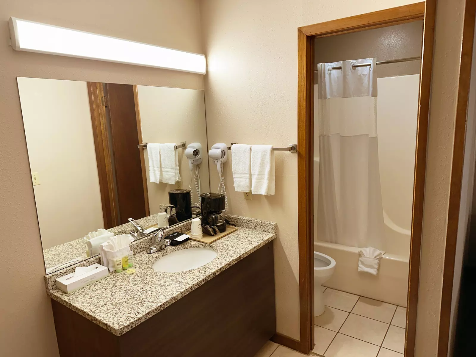 Double Queen Courtside Rooms