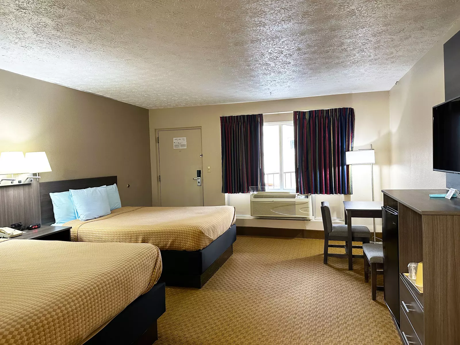 Double Queen Courtside Rooms