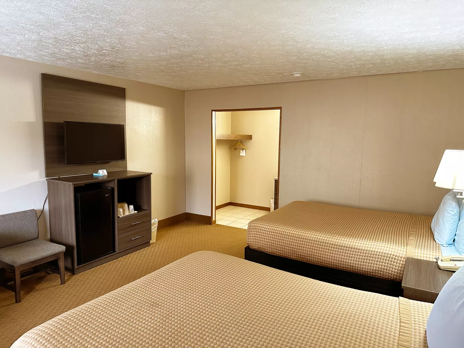 Double Queen Courtside Rooms