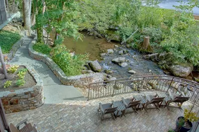 picnic area at our downtown gatlinburg hotel