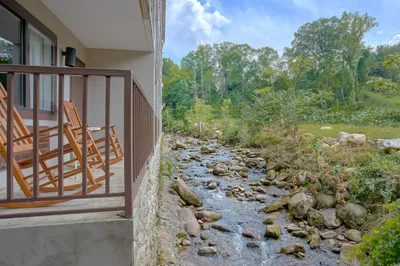 Sidney James Lodge river ext4