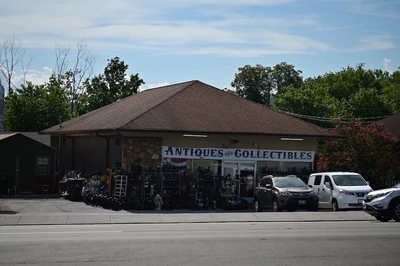 browsing antiques is one of the best free things to do in Pigeon Forge