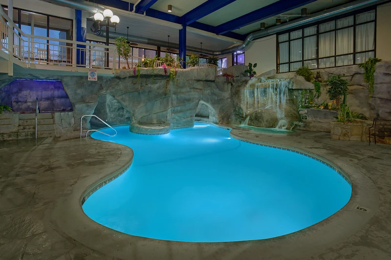 indoor pool at sidney james mountain lodge