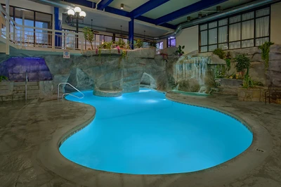 indoor pool at sidney james mountain lodge
