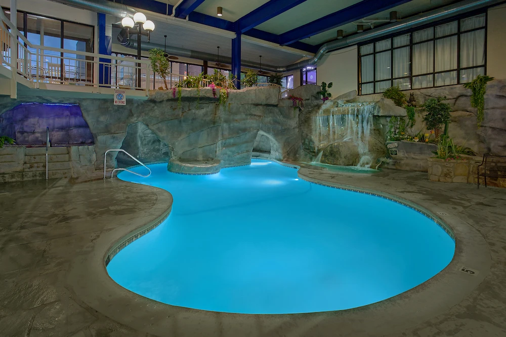 indoor pool at sidney james mountain lodge