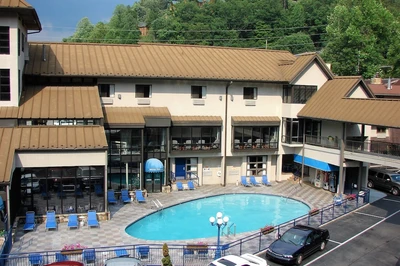 Sidney James outdoor pool near downtown Gatlinburg